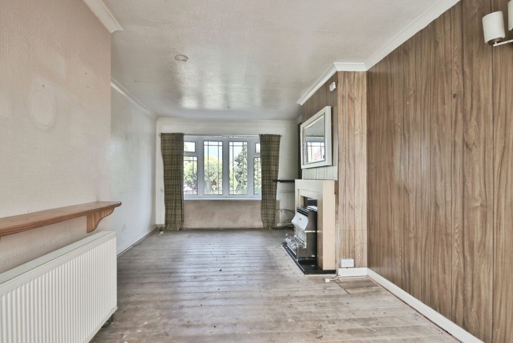 Property photo 3 of 19 4275888