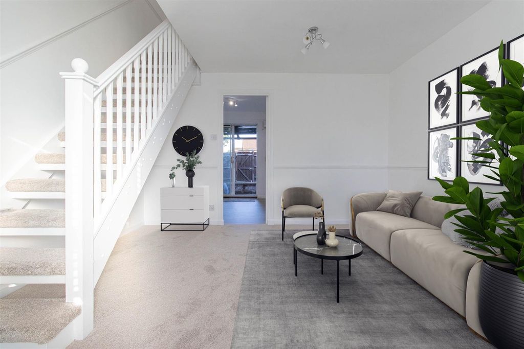 Property photo 3 of 14 Lounge