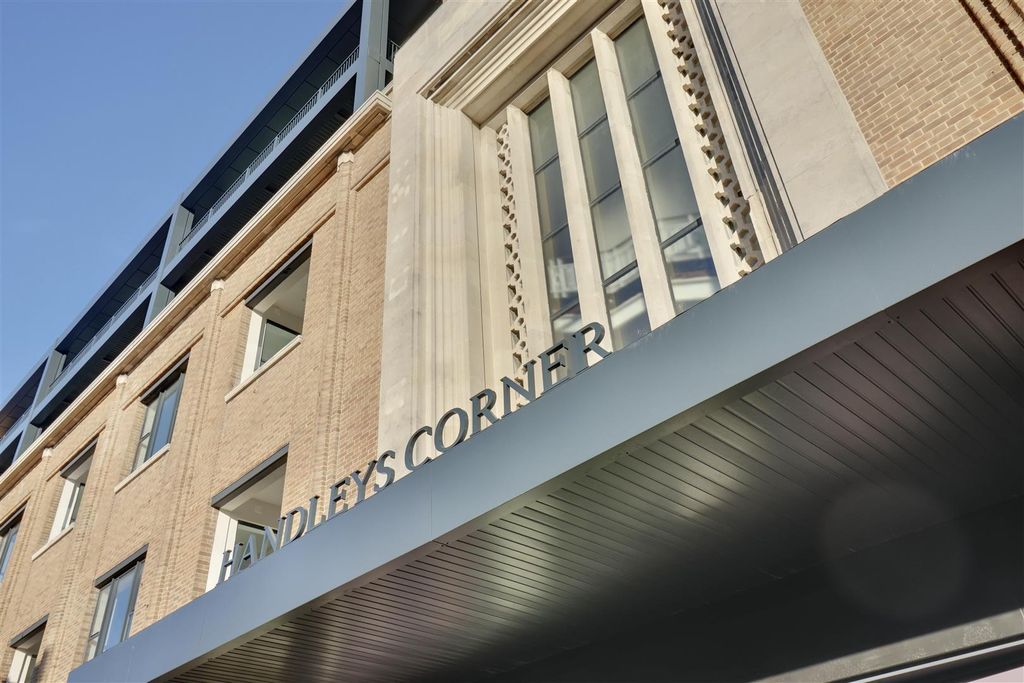 Property photo 2 of 20 141374D8-3217-4B2B-B393-301D0B61Eda0_1_201_A.Jpeg