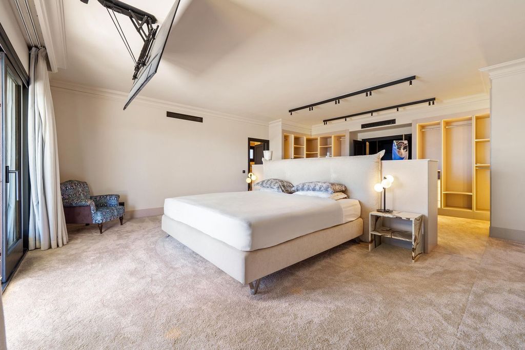 Property photo 3 of 39