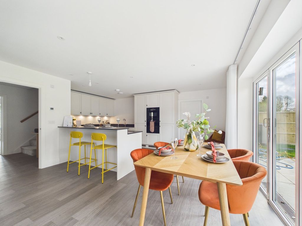 Property photo 3 of 27