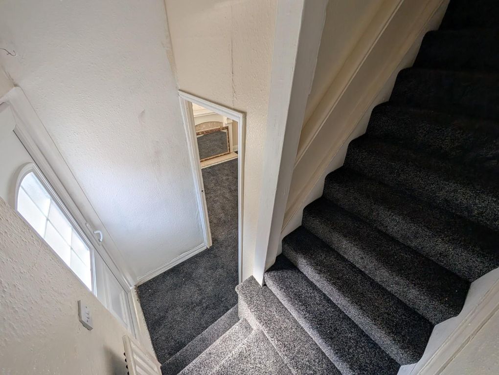 Property photo 3 of 13 Entrance Hallway