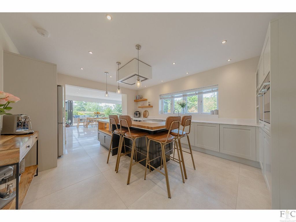 Property photo 3 of 48