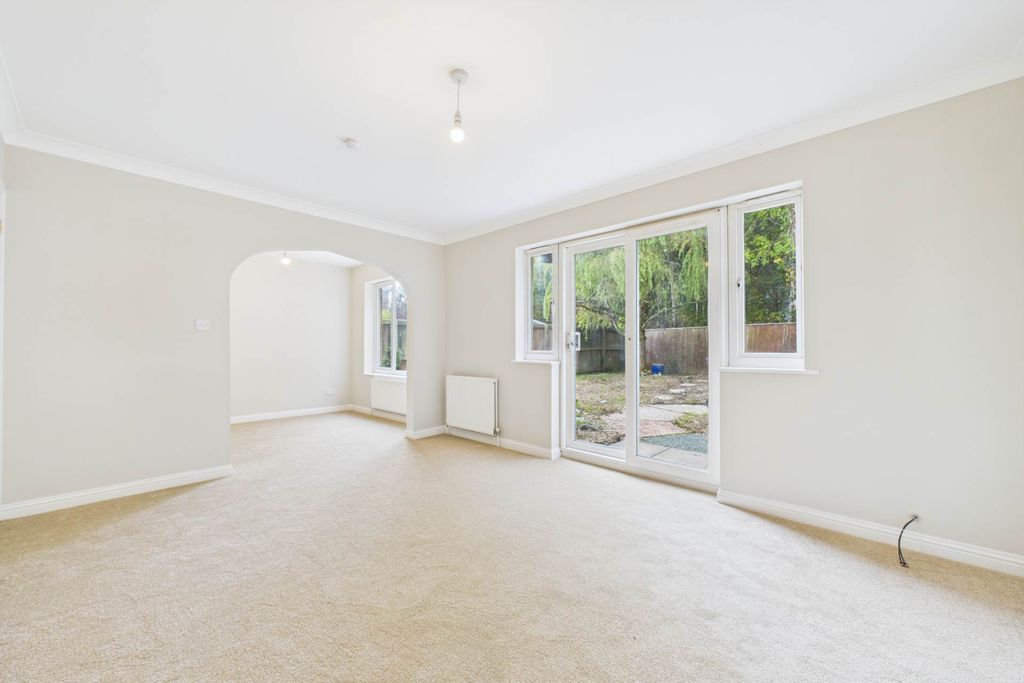 Property photo 2 of 27