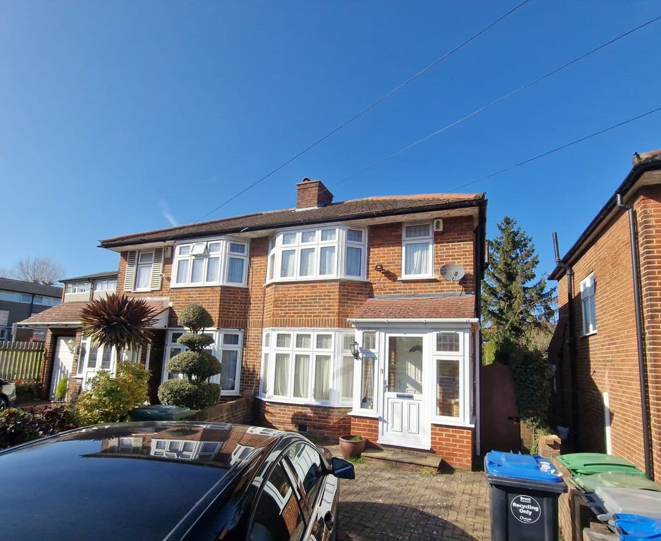 Property photo 1 of 14 Calder Gardens, Ha8