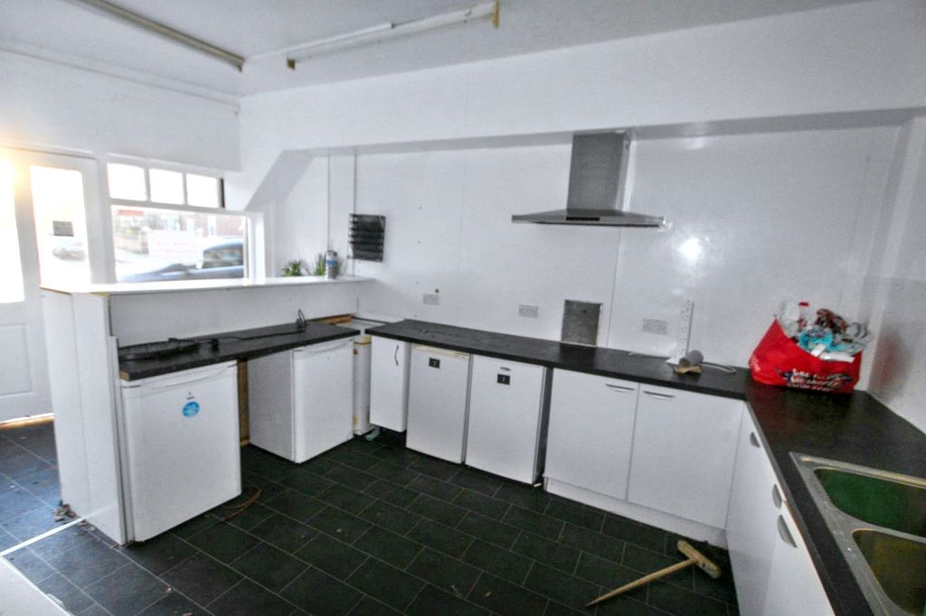 Property photo 3 of 25