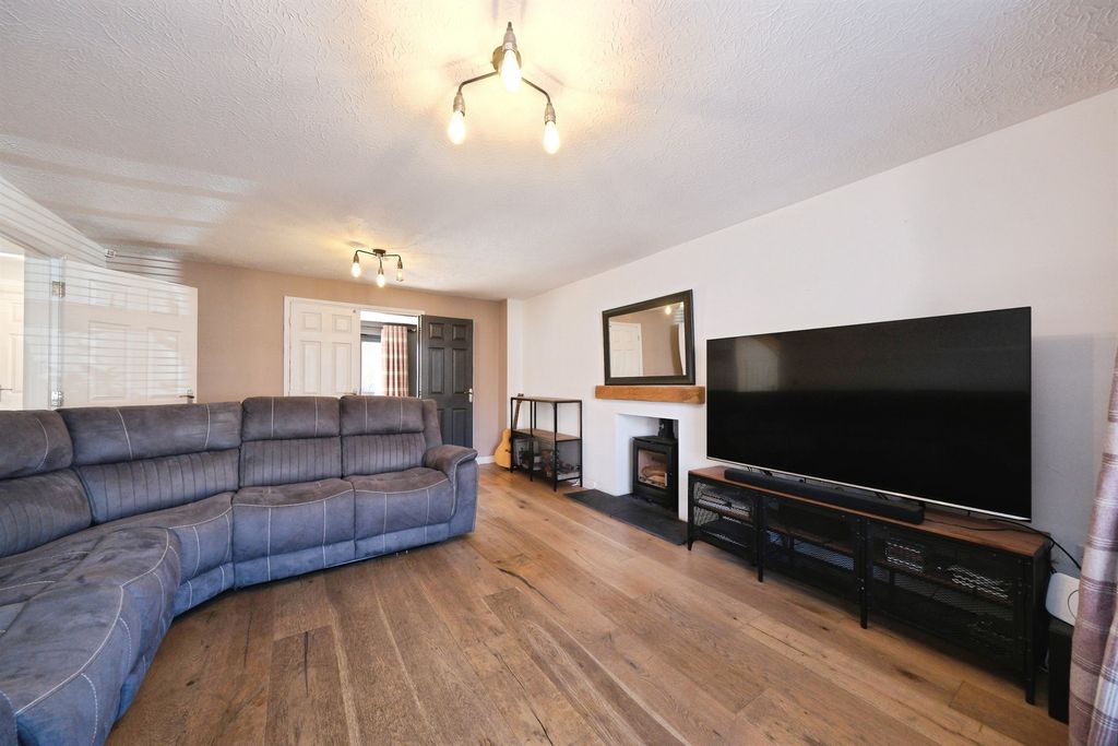 Property photo 3 of 23