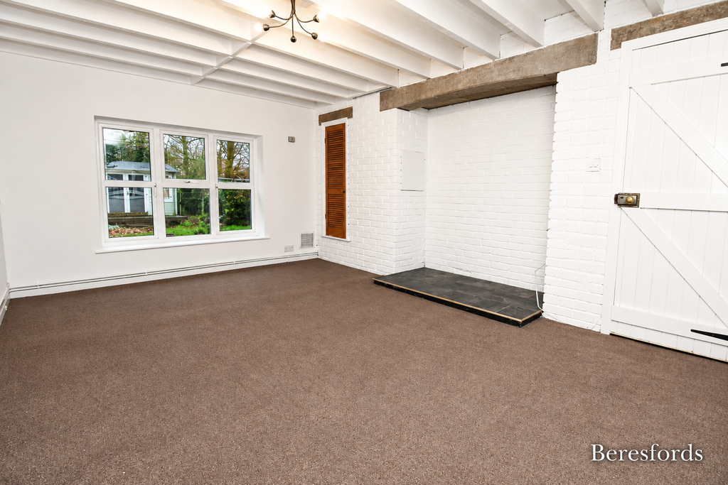 Property photo 2 of 8 Lounge