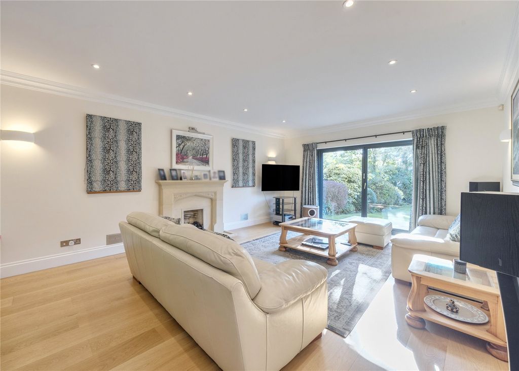 Property photo 2 of 19 Sitting Room