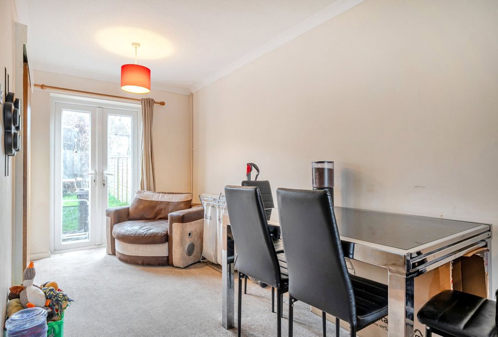 Property photo 3 of 11 Dining Area