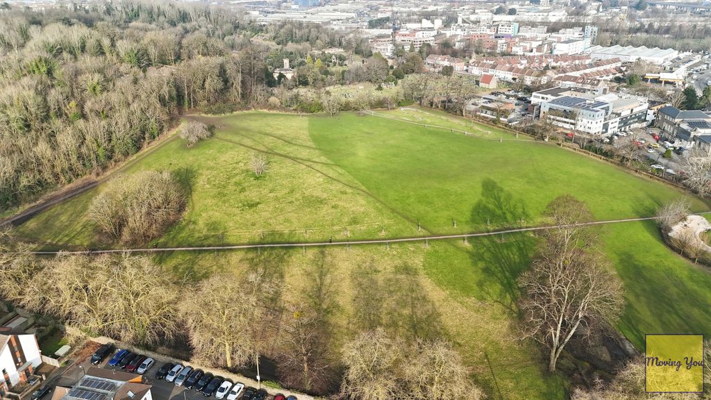 Property photo 3 of 36 Arnos Park