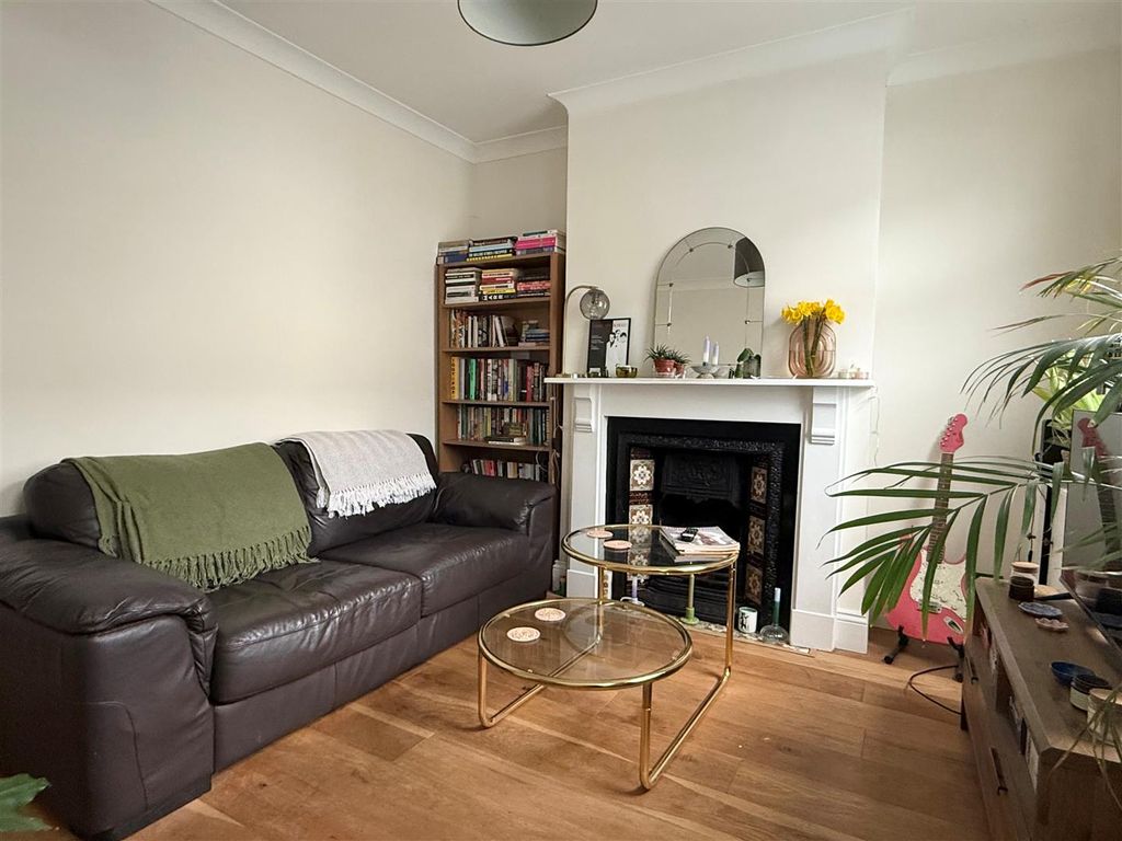 Property photo 3 of 8 Lounge 2.Jpg