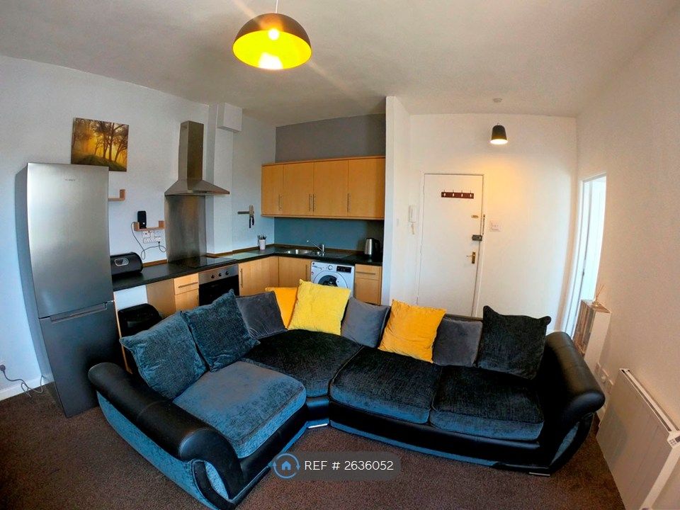 Property photo 1 of 11 Lounge &amp; Kitchen