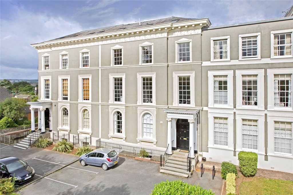 Property photo 1 of 10 External
