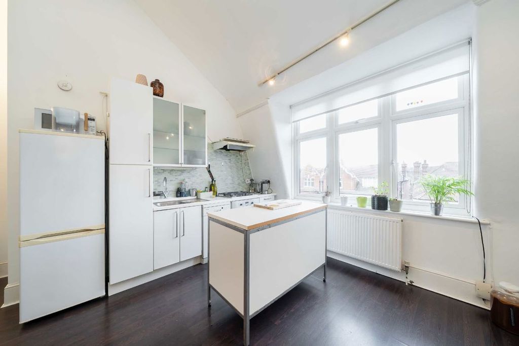 Property photo 3 of 4