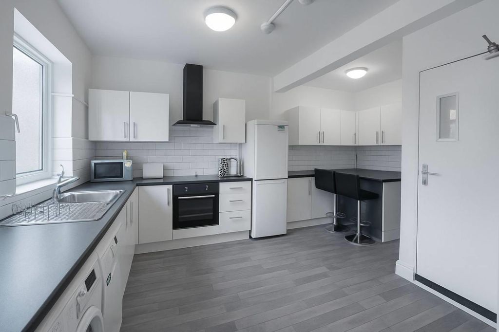 Property photo 2 of 14 140-Cobden-View-Road-Sheffield-University-Student-