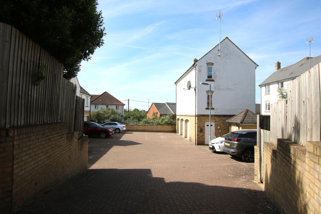 Property photo 2 of 6 14Wickhamcresb