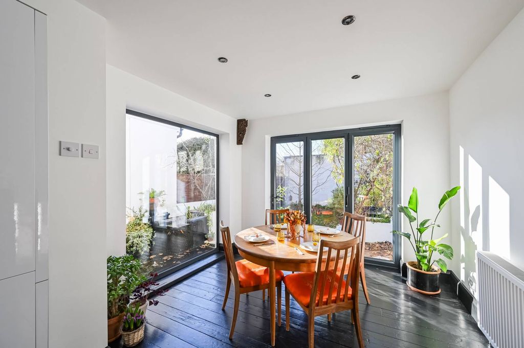 Property photo 3 of 21