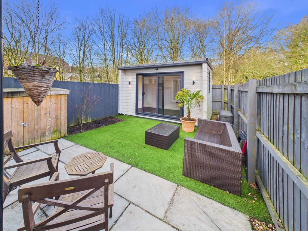 Property photo 2 of 27 Cam02093G0-Pr0072-Still033