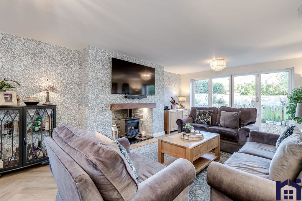 Property photo 2 of 41 Living Room