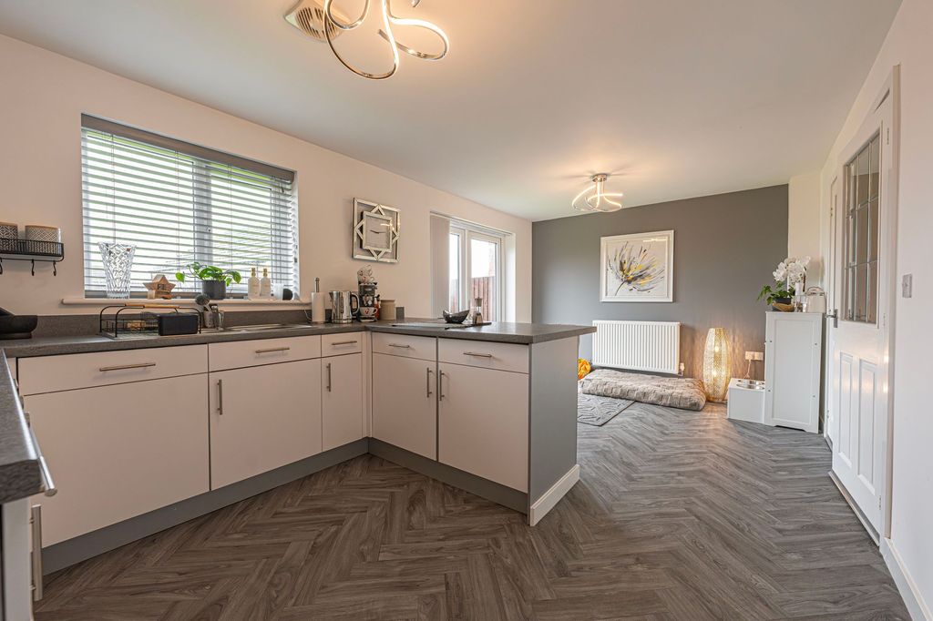 Property photo 2 of 38