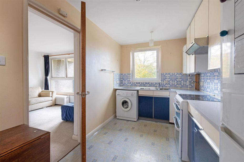 Property photo 3 of 9 10 Fir Lodge Kit.Jpg