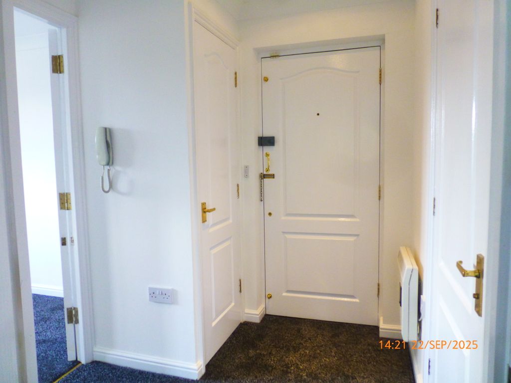 Property photo 3 of 6 Hallway