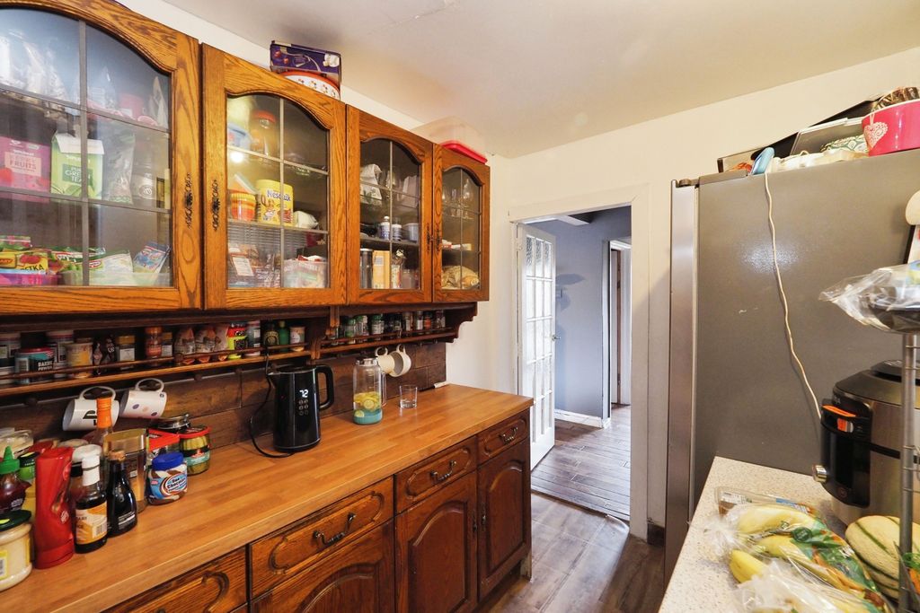 Property photo 2 of 17 Kitchen