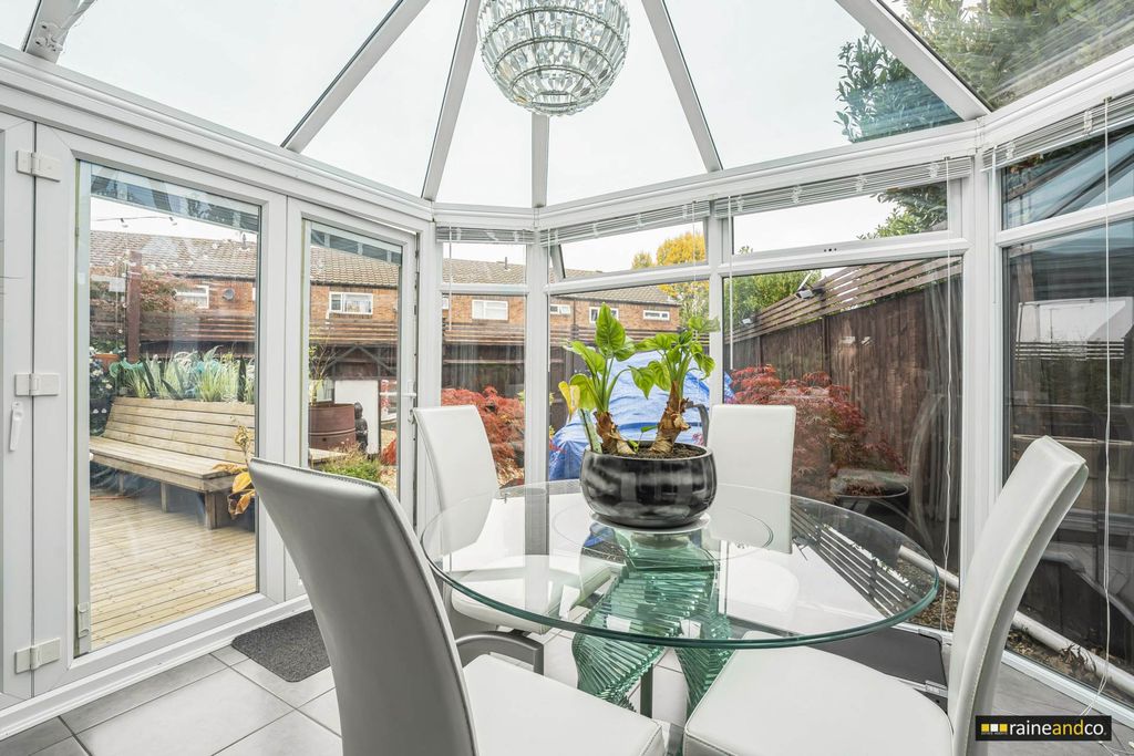 Property photo 2 of 26