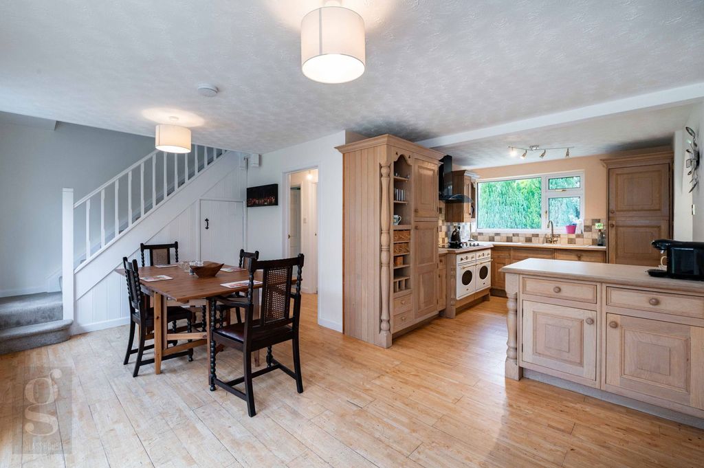 Property photo 3 of 44