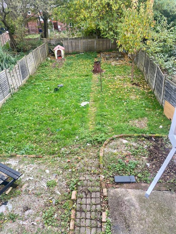 Property photo 2 of 11 A Spacious And Well-Maintained Garden With A Lush ...