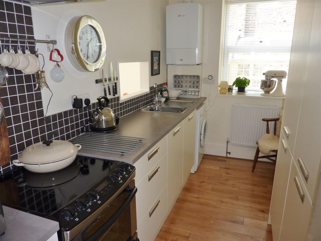 Property photo 3 of 6