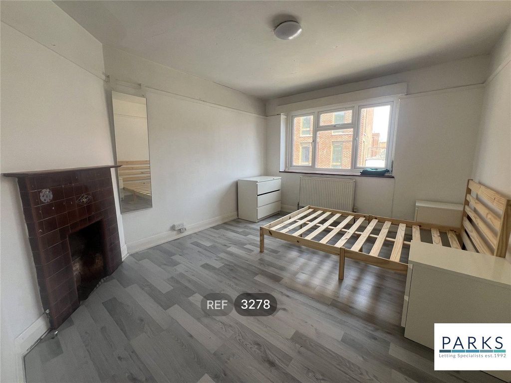 Property photo 3 of 7 Bedroom 1