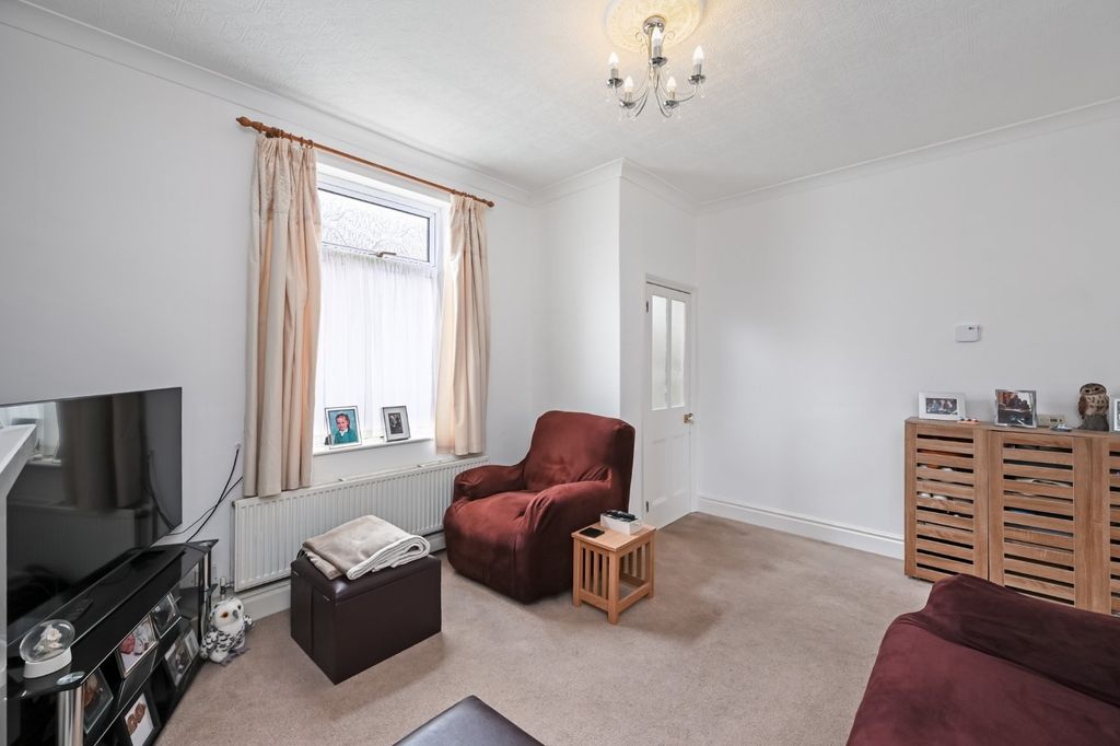 Property photo 3 of 12 Picture 3