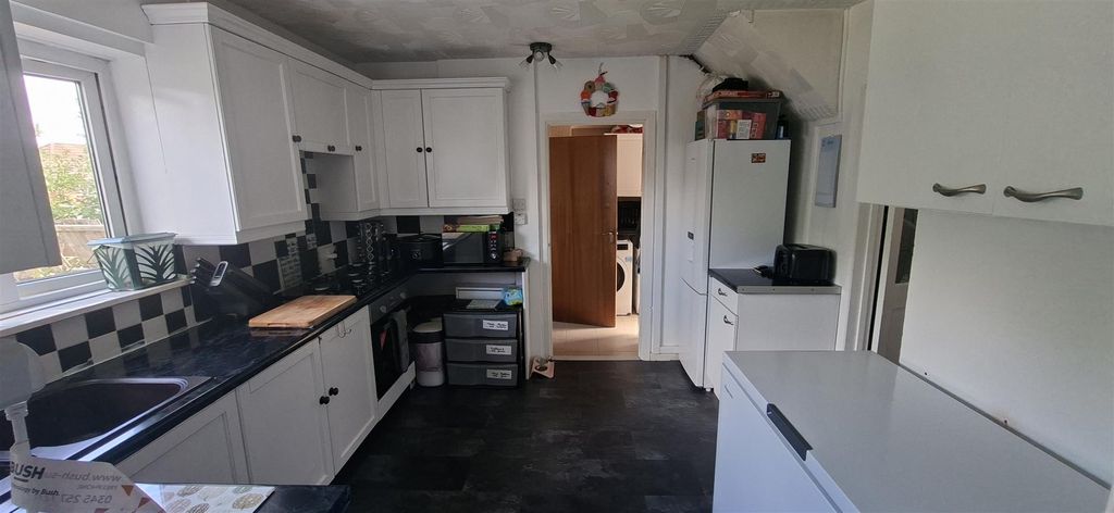 Property photo 3 of 16 Kitchen