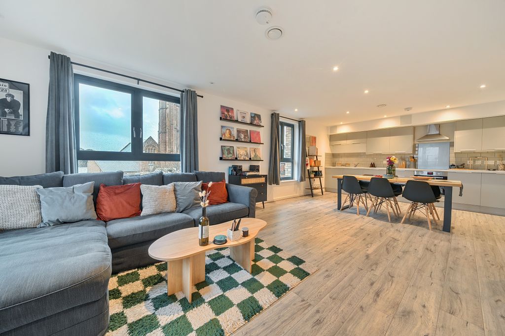 Property photo 2 of 19 Open Plan Living / Kitchen / Dining Room