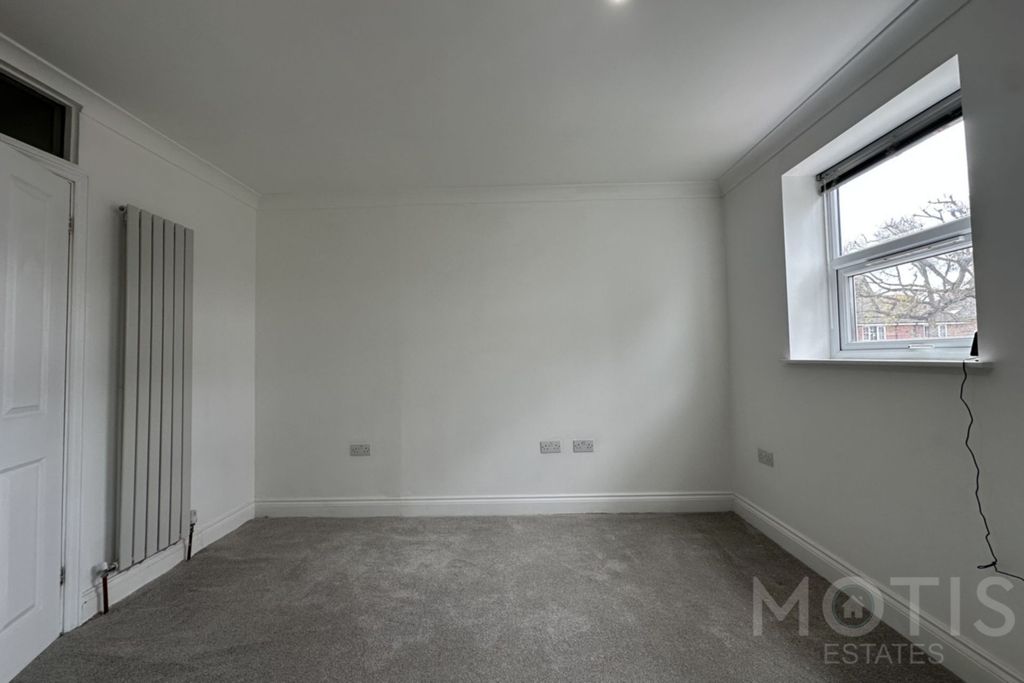 Property photo 3 of 7 Photo 7