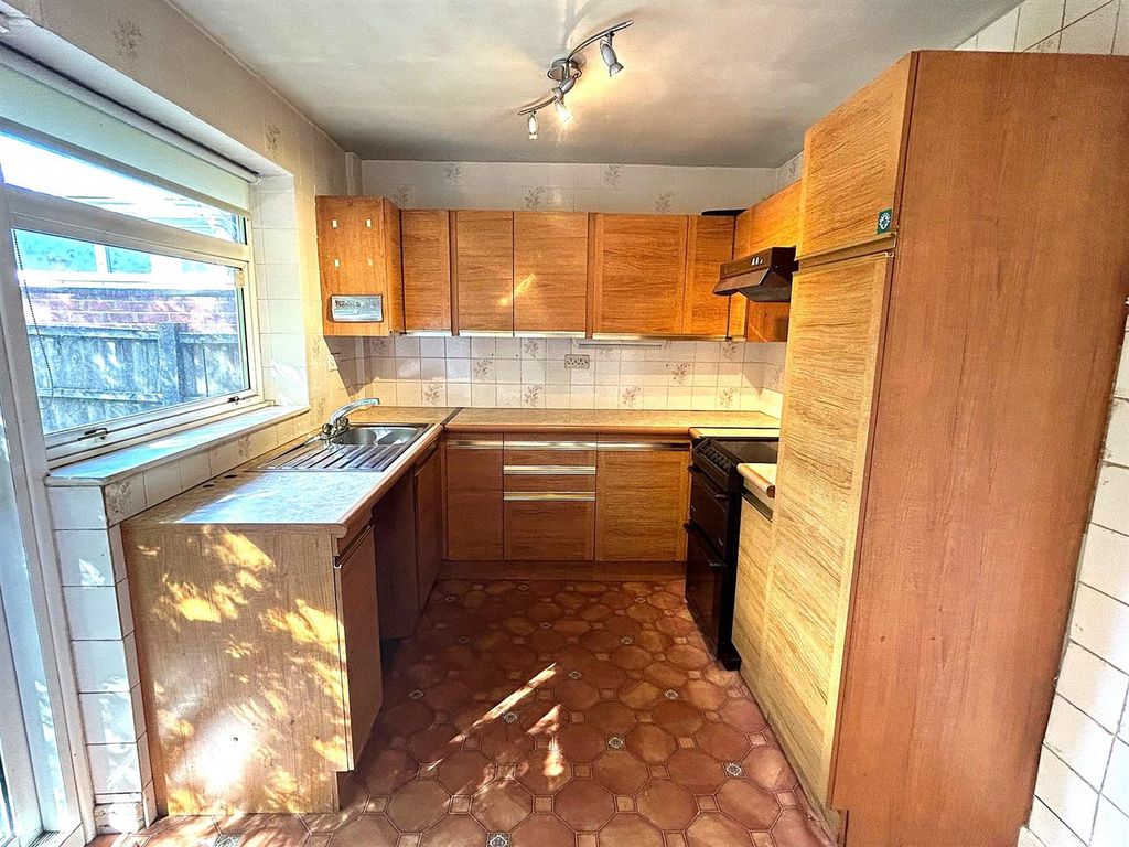 Property photo 3 of 11 Kitchen.Jpg