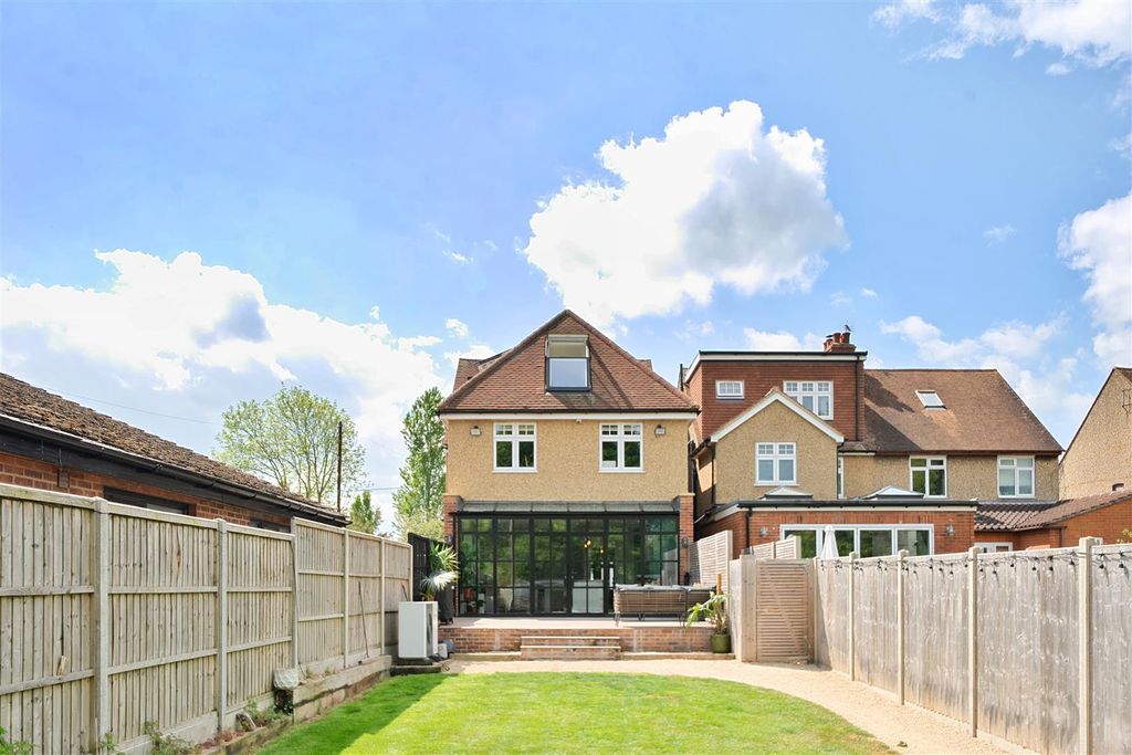 Property photo 1 of 29 31-6A0329408914E-1456995-8-69Fde3E39A12F-Arw-1-31.