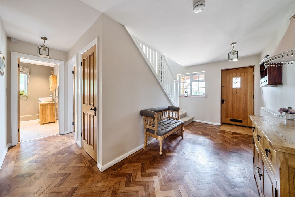 Property photo 2 of 33