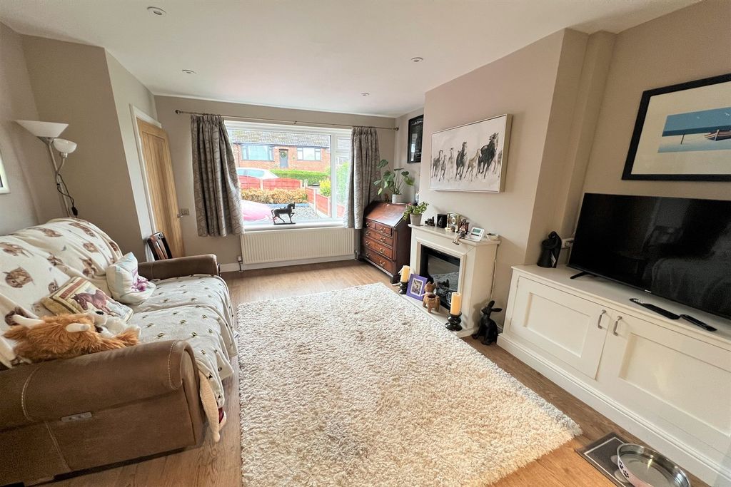 Property photo 2 of 8 Lounge