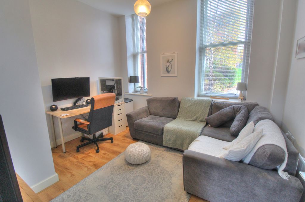 Property photo 3 of 13 Lounge