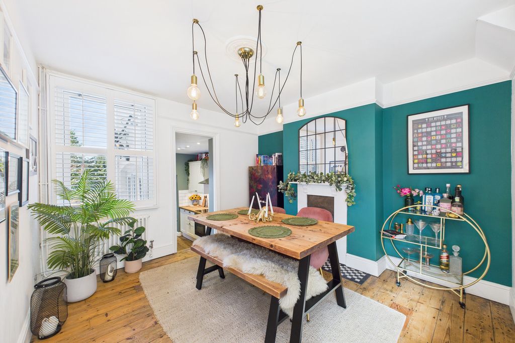 Property photo 2 of 23