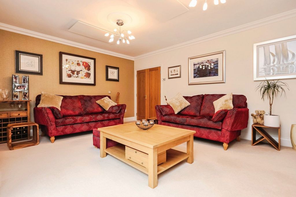 Property photo 3 of 18