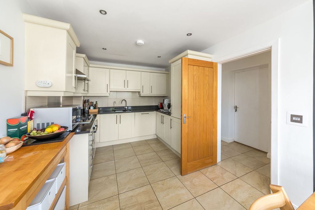 Property photo 3 of 24