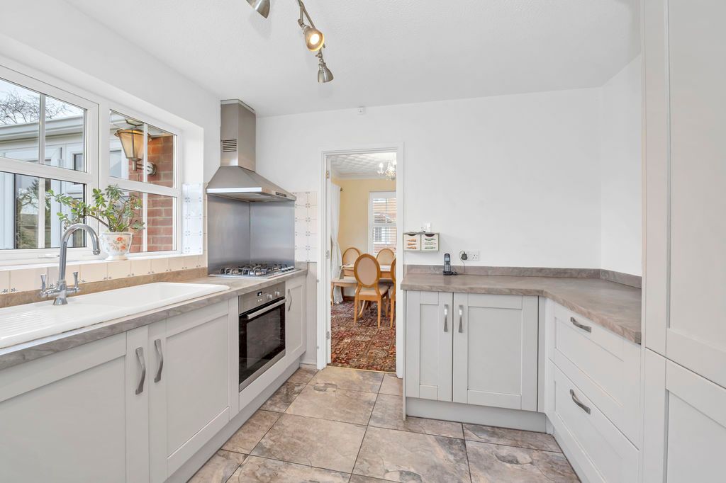 Property photo 3 of 19 Kitchen