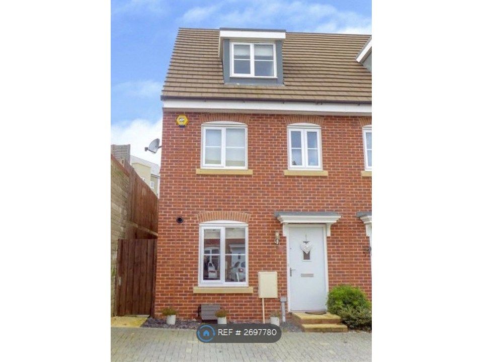 Property photo 1 of 35 Front Of House In Quiet Cul-De-Sac