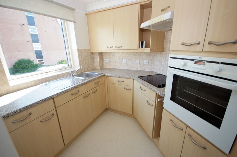 Property photo 3 of 14 Kitchen