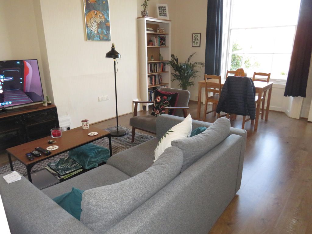 Property photo 1 of 5 Living Room