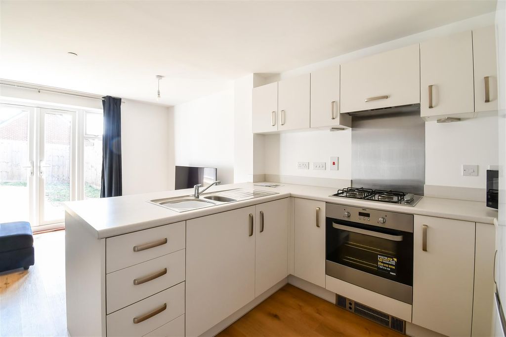 Property photo 3 of 18 Kitchen